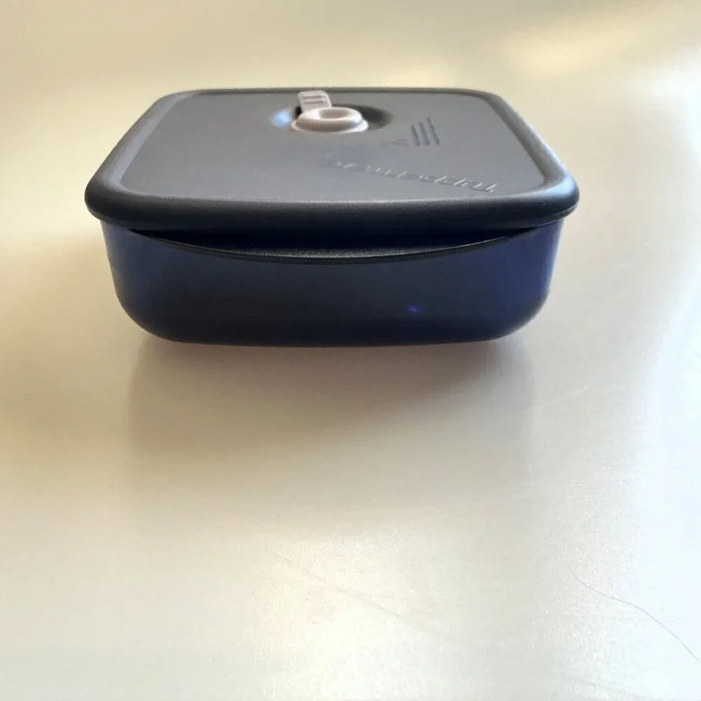 TUPPERWARE VENT N SERVE WITH LID